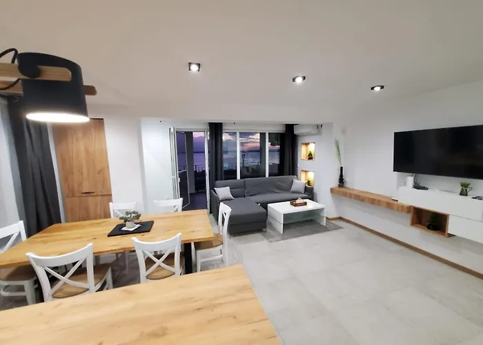 Апартаменты Elegant With Sea View In Saint Vlas